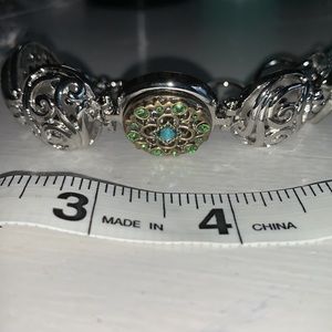 One 8” silvertone toggle 5 station bracelet for 3 snaps.  NWOT